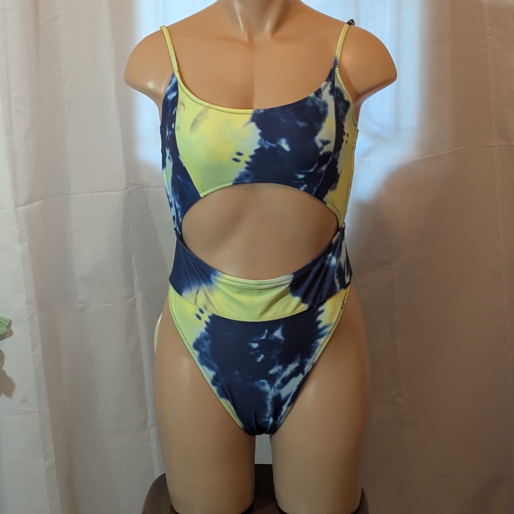 QINSEN Womens Scoop Neck Cut Out Front, Ruched Back Monokini - Size Large NWOT